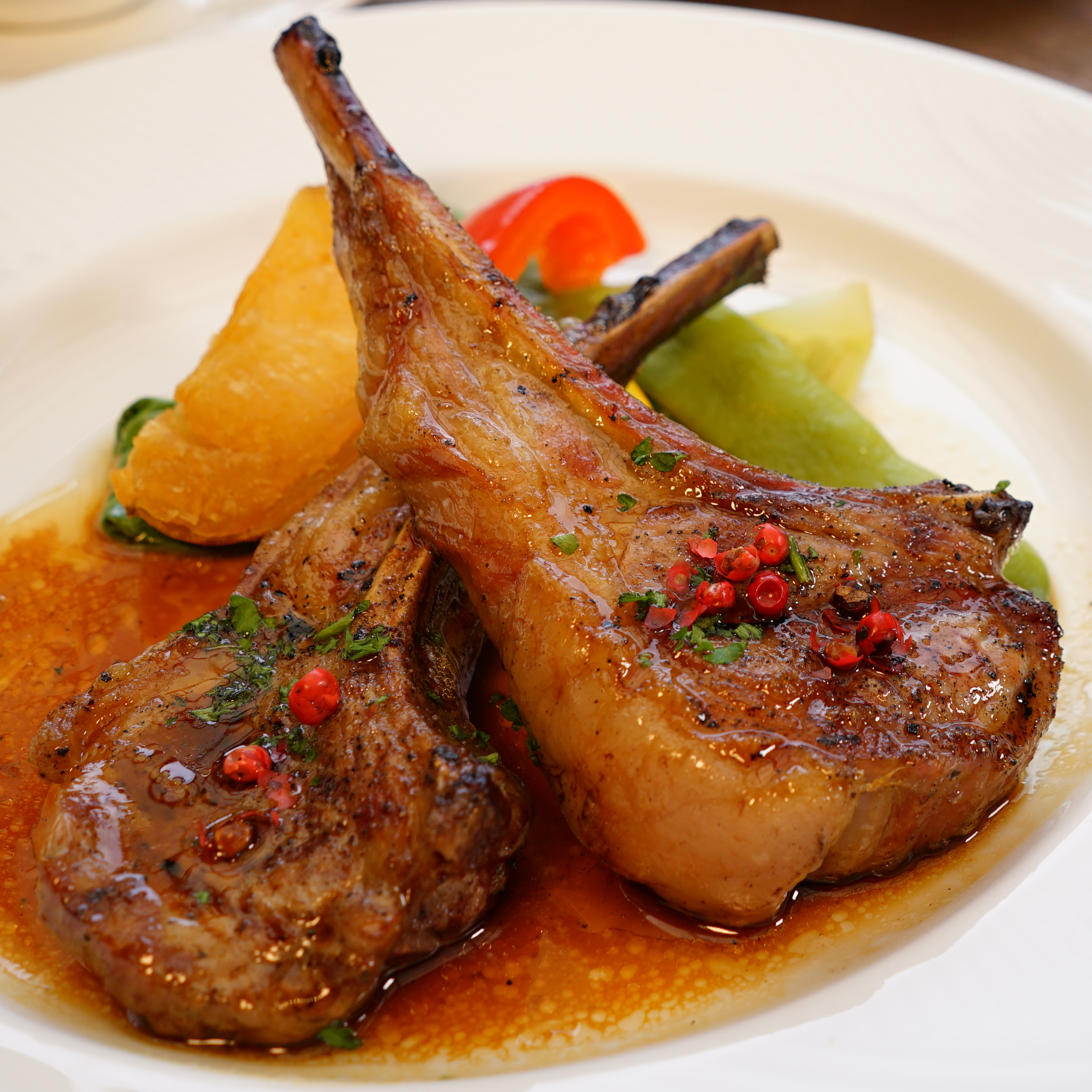 仔羊の骨付きステーキ